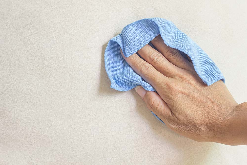 How to Clean Walls With Flat Paint: Complete Guide