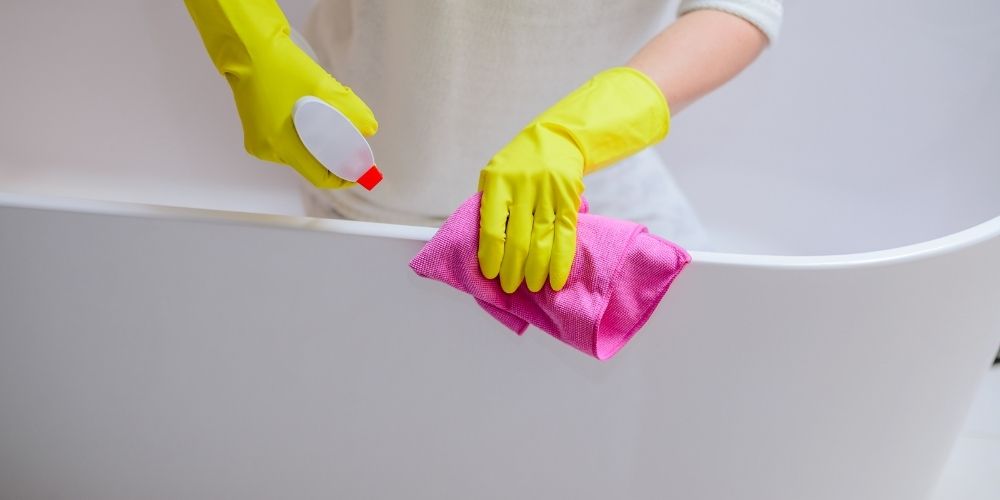 How to Deep Clean Your Bathtub