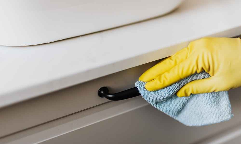 Why Should I Hire a Housekeeper? Top Benefits of Hiring a Maid Service